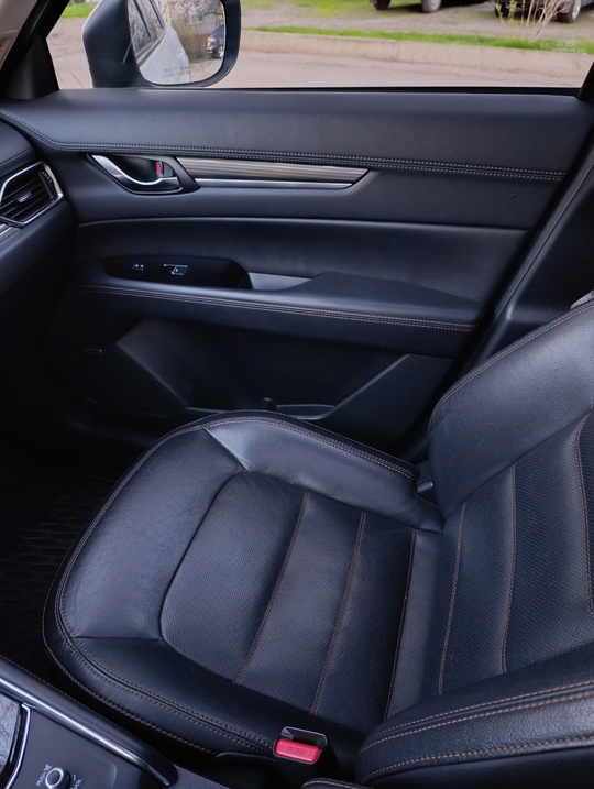 Продам свой автомобиль марки Mazda (4)