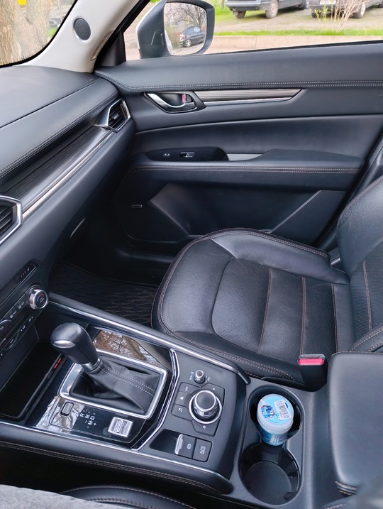Продам свой автомобиль марки Mazda (5)