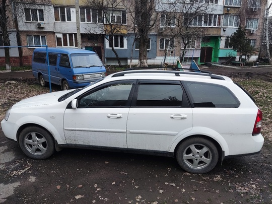 Chevrolet Lacetti универсал 
Год - (1)