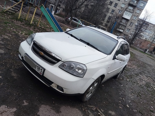 Chevrolet Lacetti универсал 
Год - (2)