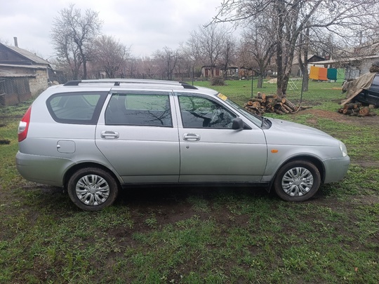 Продам Приору универсал полной комплектации.
Авто (1)