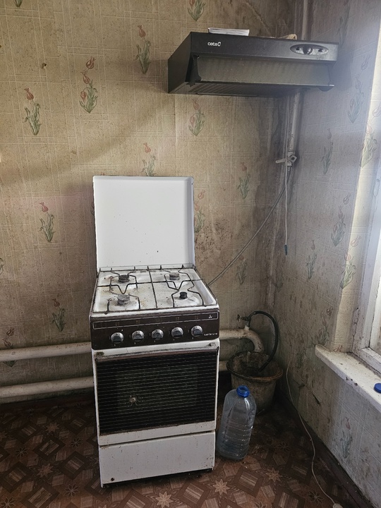 Продам газовую плиту и вытяжку