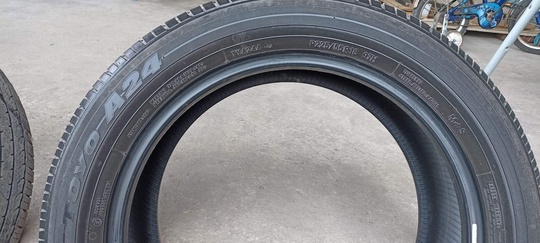 Продам 2 шины Toyo(япония) и