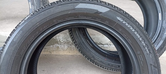Продам 2 шины Toyo(япония) и (2)