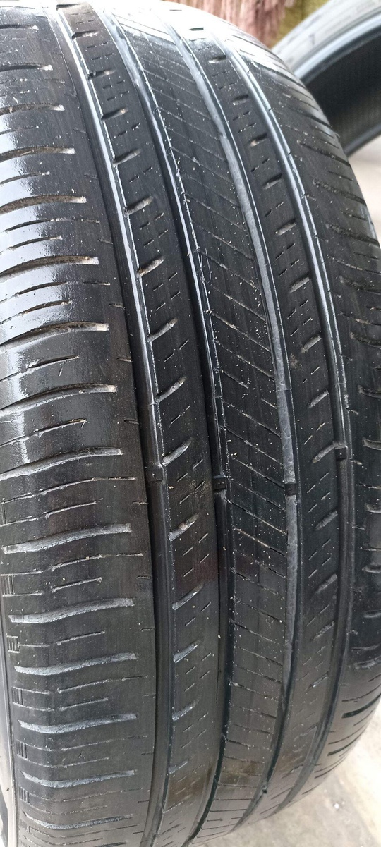 Продам 2 шины Toyo(япония) и (3)
