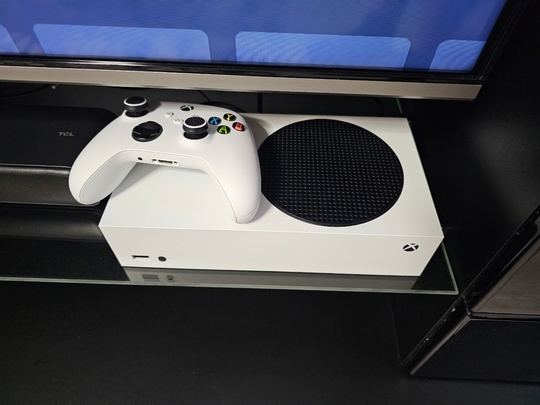 Продаю свою игровую приставку Xbox (1)