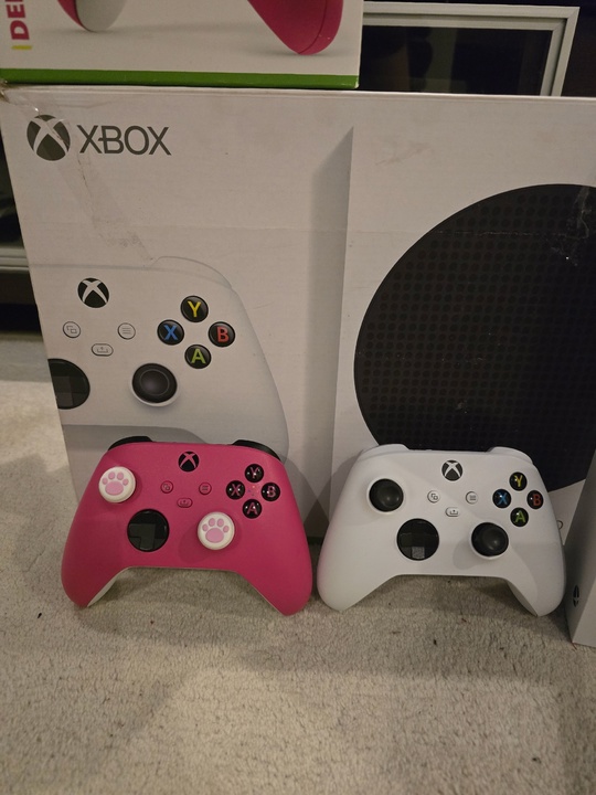 Продам Xbox series S 512GB (1)
