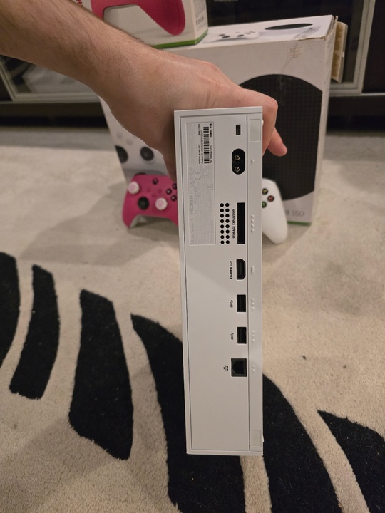 Продам Xbox series S 512GB (3)