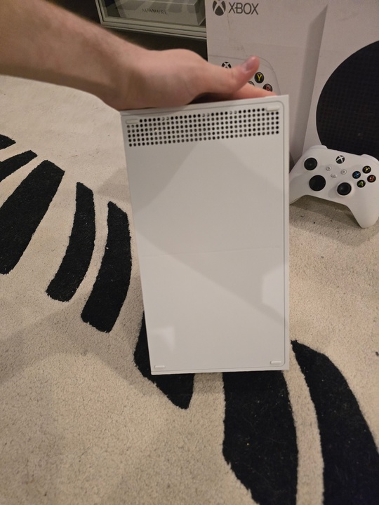 Продам Xbox series S 512GB (4)