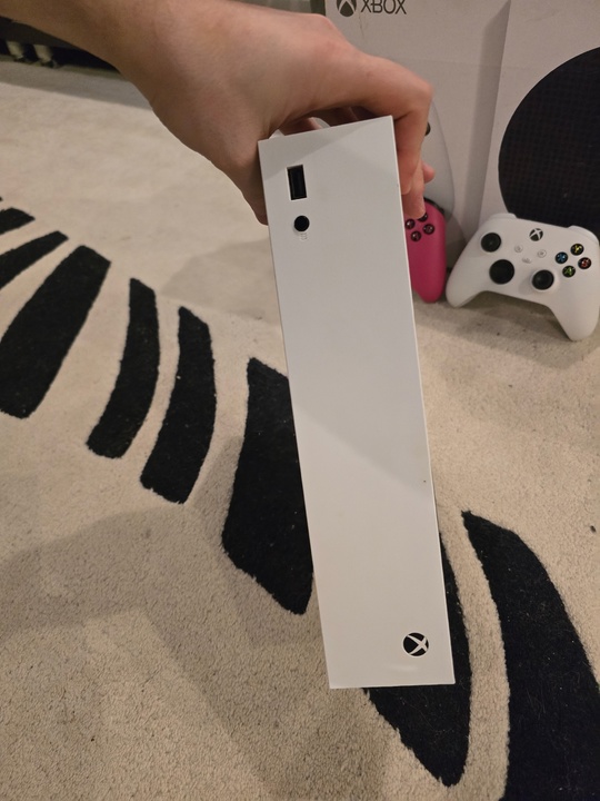 Продам Xbox series S 512GB (5)