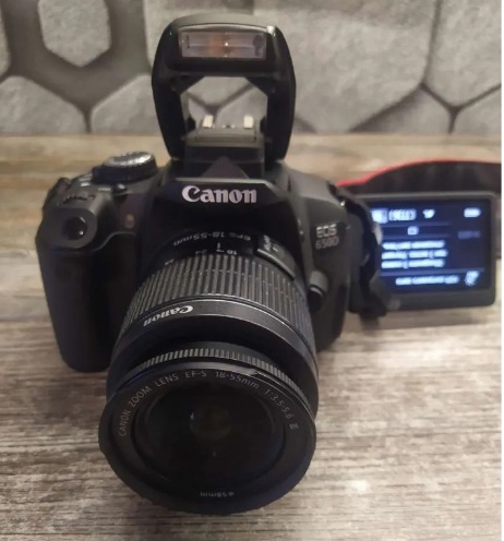 Продам Зеркальный фотоаппарат CANON 650D