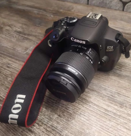 Продам Зеркальный фотоаппарат CANON 650D (1)