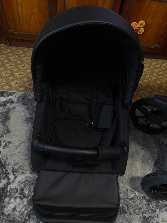 Продам коляску Adamex Mobi New (1)