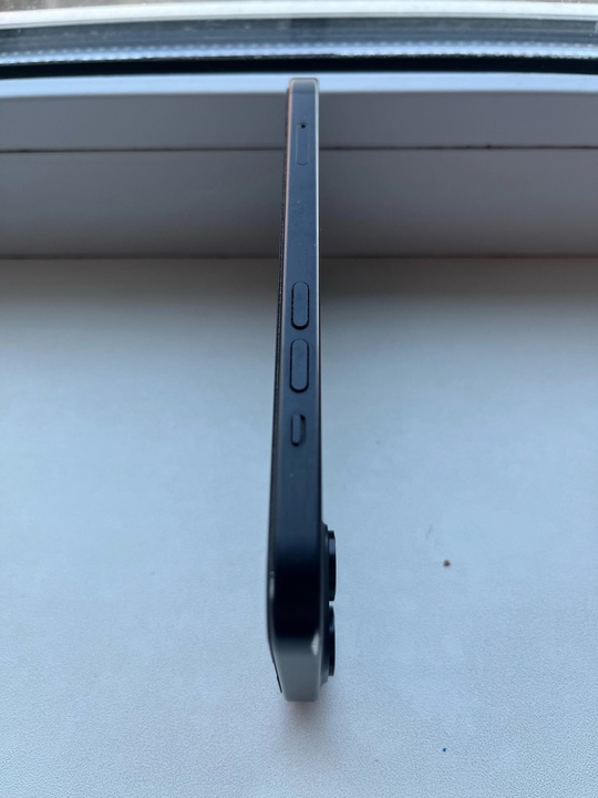 Продам iPhone 15 на 128 (4)