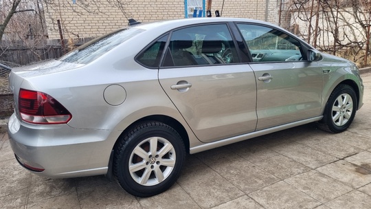 ПРОДАМ 2018 ГОД ВЫПУСКА
Volkswagen Polo
РЕСТАЙЛИН (9)