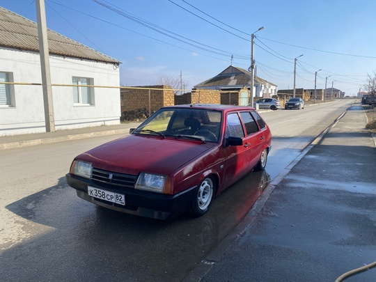 Продам ВАЗ 2109
на учете стоит