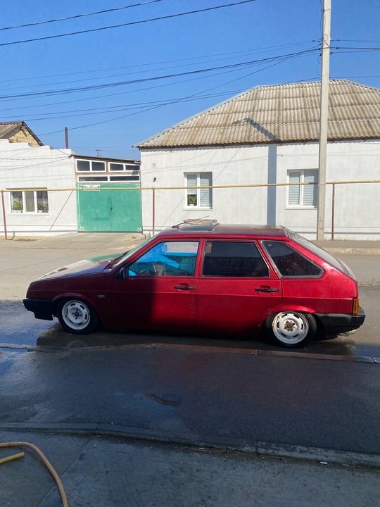 Продам ВАЗ 2109
на учете стоит (5)