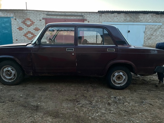 Продам Ваз 2105
Инжектор, расточен 1.7. (1)
