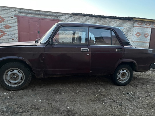 Продам Ваз 2105
Инжектор, расточен 1.7. (5)