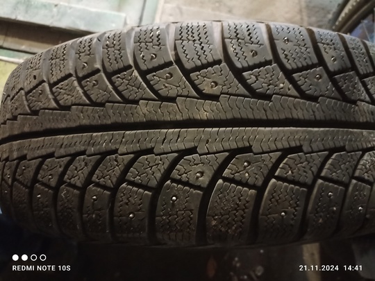 Продам шипованую резину на 16"205/60 (1)