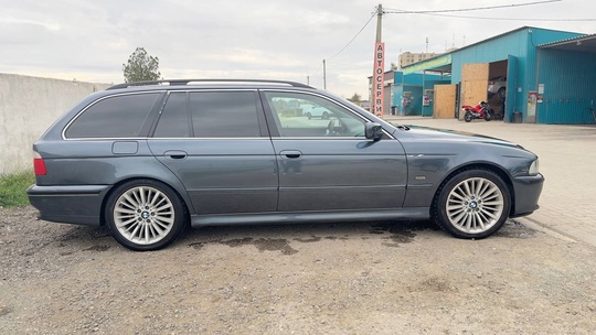BMW E39 рестайлинг 2.2 AT (1)