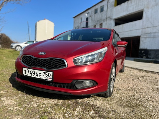 Продаётся стильный автомобиль 2013 года (1)