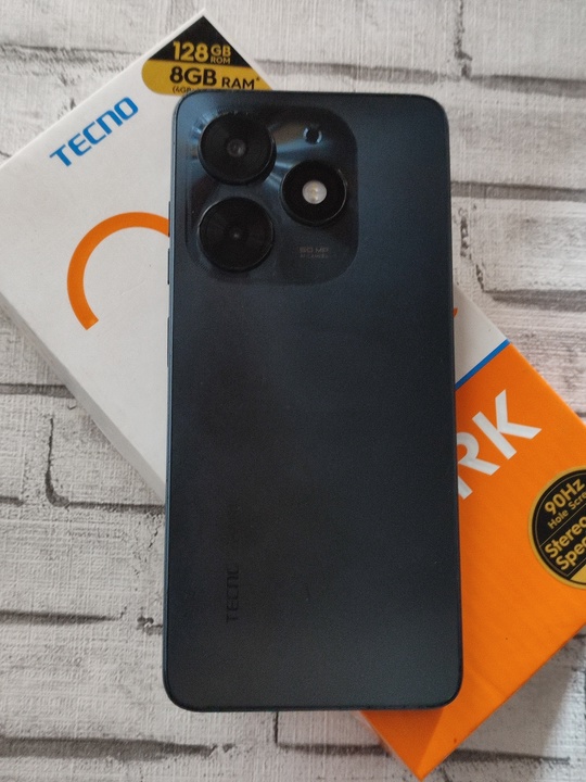 Tecno spark 20c.
Память 8/128 gb.
Android