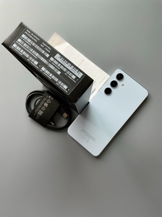Samsung S 24 8/256.
Состояние нового,
не (5)