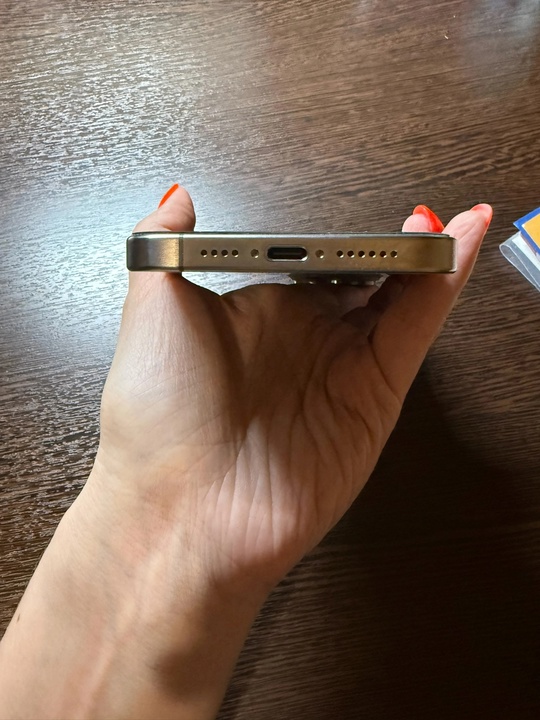 Продам IPhone 15 pro max.
Natural (4)