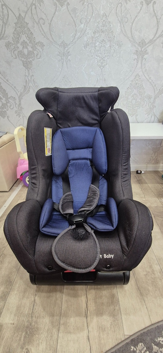 Продам детское автомобильное кресло Best