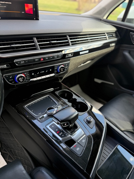 продаже в Луганске
Audi Q7
Объем мотора: (8)