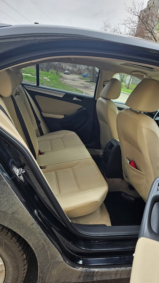 Продам Volkswagen Jetta.
2013 года,пробег 165000км,
Двигатель (7)