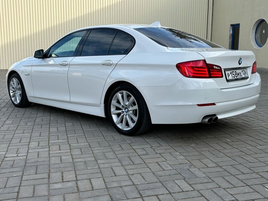 BMW 5 F10 
2011
3.0 бензин (5)