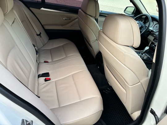 BMW 5 F10 
2011
3.0 бензин (8)