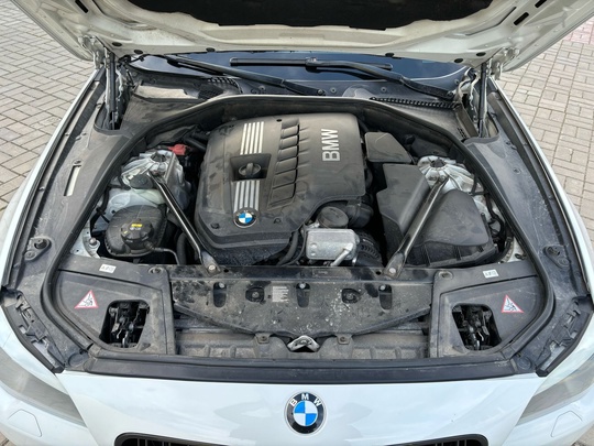 BMW 5 F10 
2011
3.0 бензин (9)