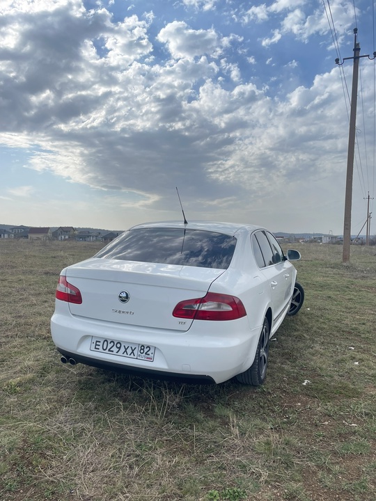 Skoda SuperB
1.9 турбо дизель на (3)