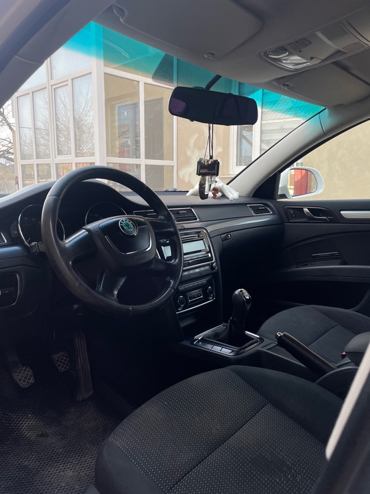Skoda SuperB
1.9 турбо дизель на (4)
