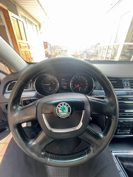 Skoda SuperB
1.9 турбо дизель на (5)