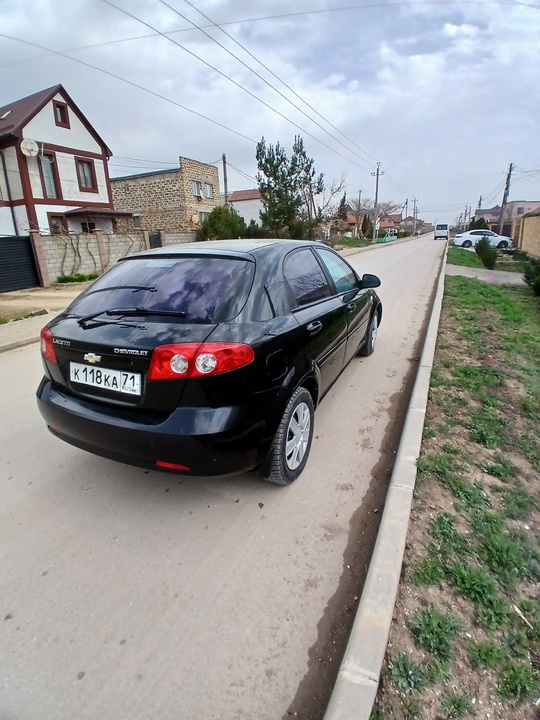 Продам шевроле лачети хетчбэк 1.4.2008г. (2)