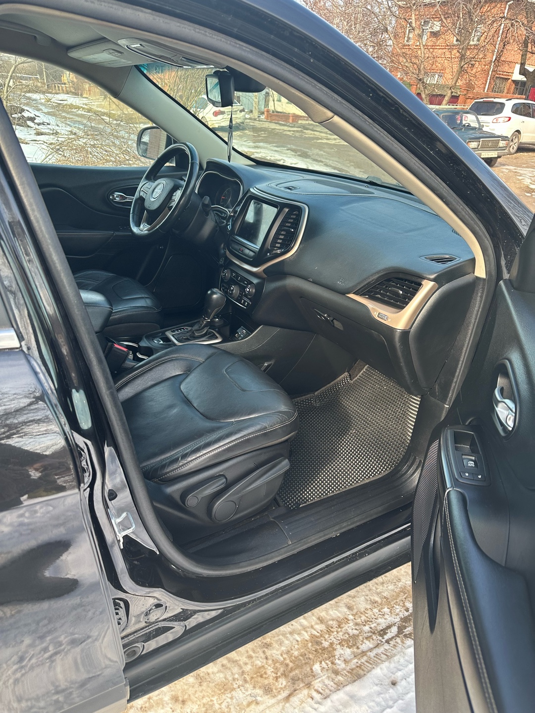 Jeep Cherokee в максимальной комплектации!(Limited)
Год (7)