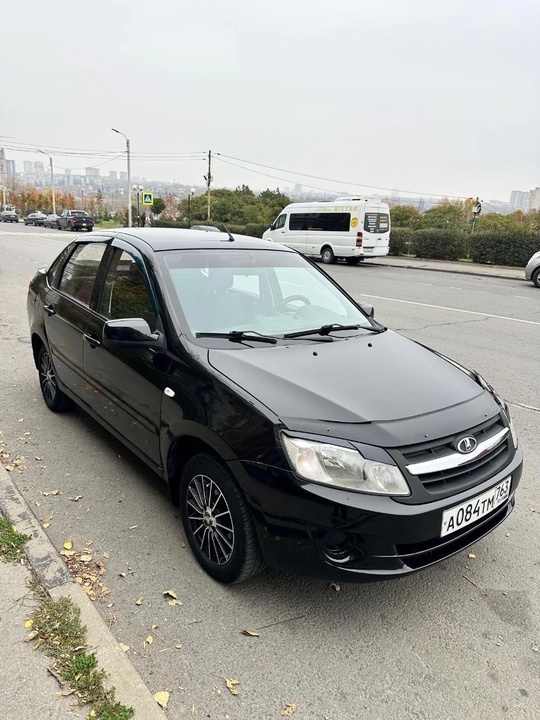 Продам LADA GRANTA
Объем 1.6 бензин (1)