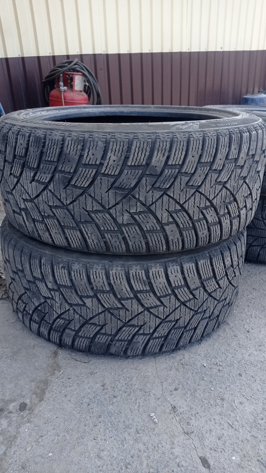 Продам резину 235-45-18 зима в