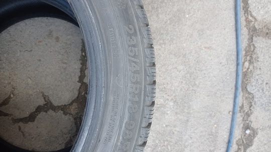 Продам резину 235-45-18 зима в (4)