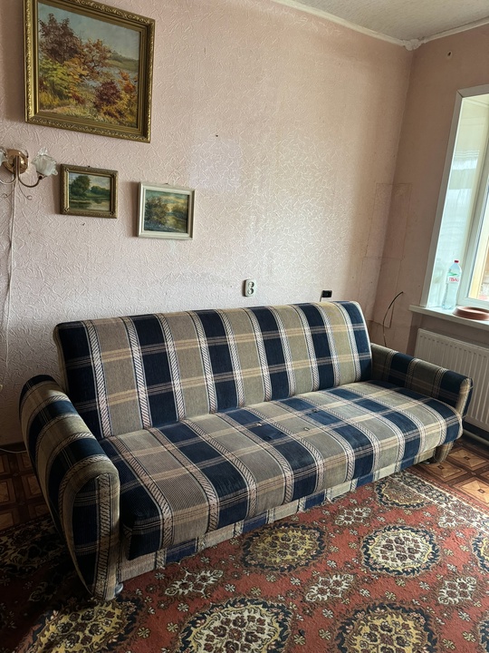 Продам два дивана цена каждого (2)