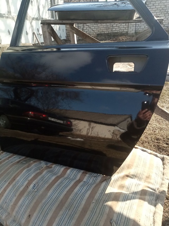 Продам на Волгу 31105 двери, (2)