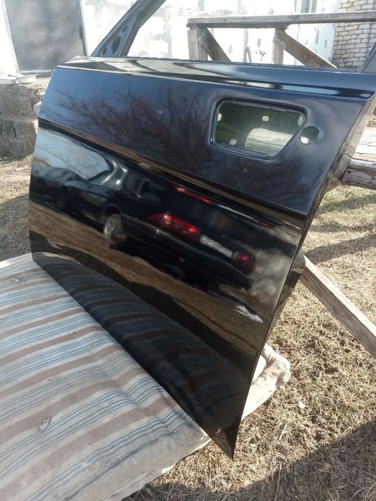 Продам на Волгу 31105 двери, (4)