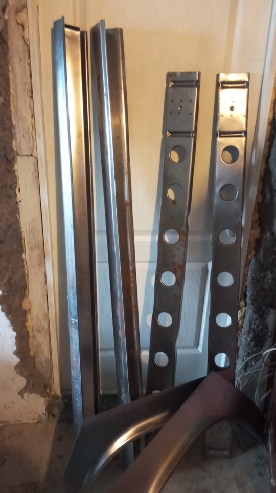 Продам на Волгу 31105 двери, (8)