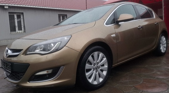 Продам OPEL ASTRA. 2012г.в. двигатель