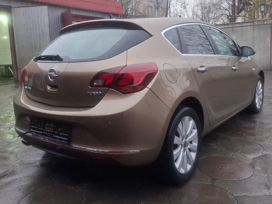 Продам OPEL ASTRA. 2012г.в. двигатель (1)