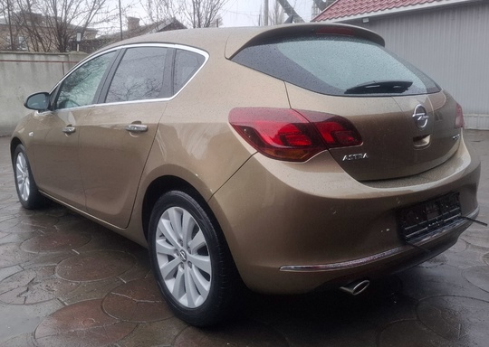 Продам OPEL ASTRA. 2012г.в. двигатель (2)